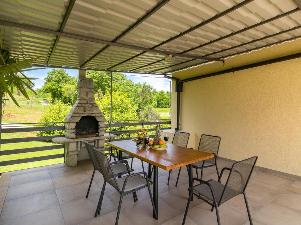 Holiday Home Larisa - Ipc141 By Interhome Pićan Eksteriør bilde